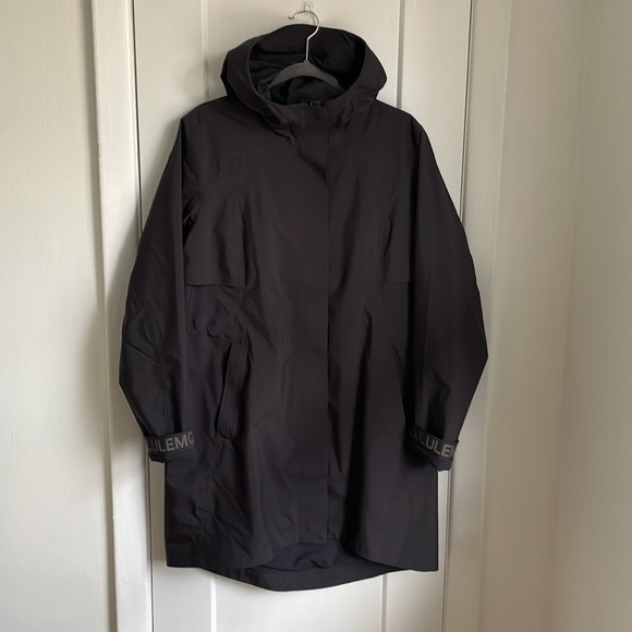 lululemon athletica Jackets & Blazers - Lululemon Rain Rebel Raincoat - Black